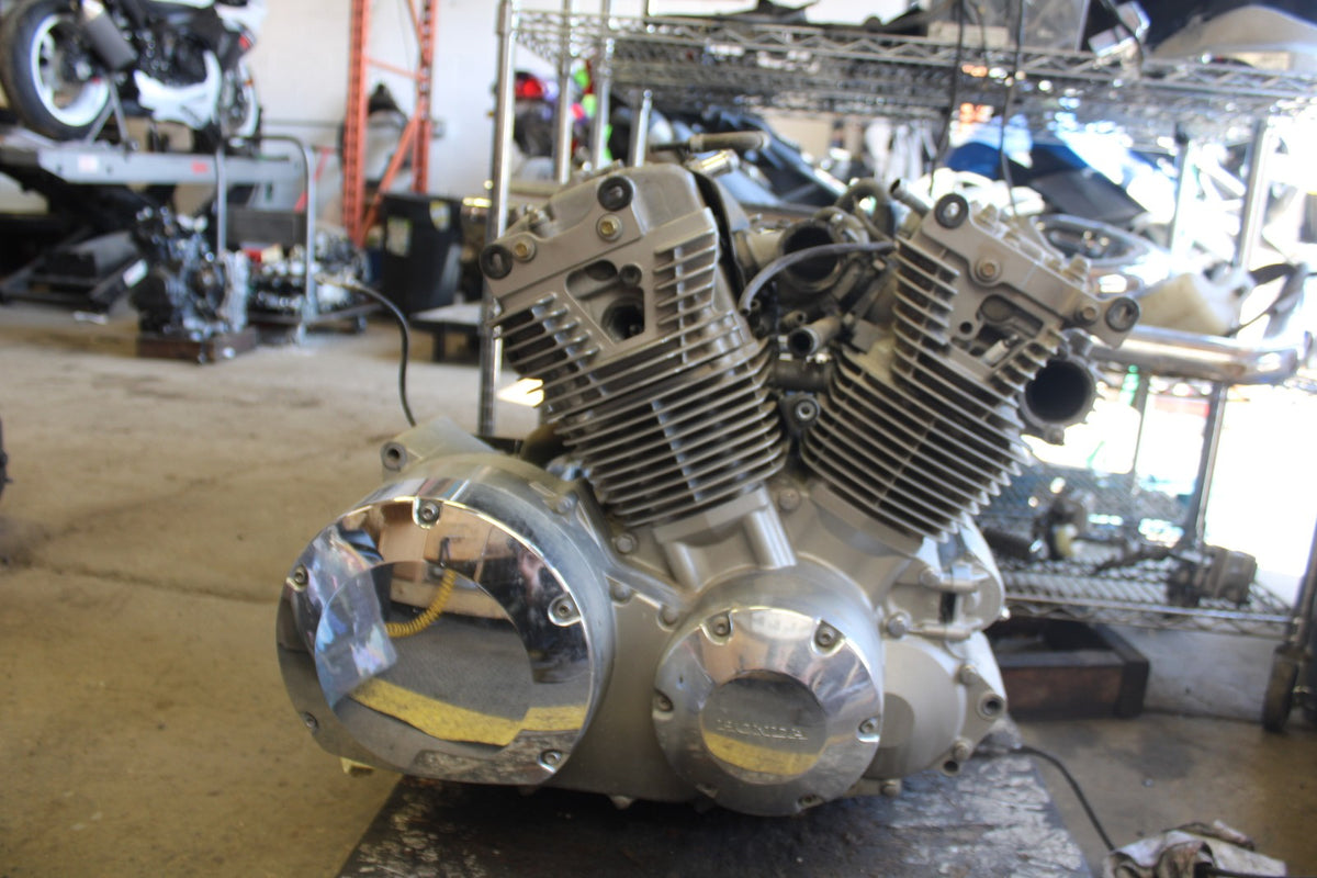 03-08 HONDA VTX1300C ENGINE MOTOR BB868