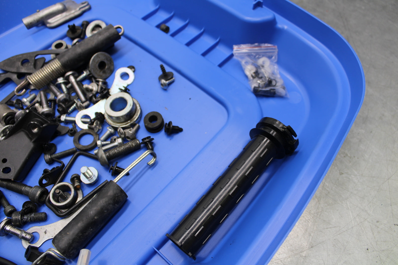 15-17 YAMAHA YZF R3 BOLTS HARDWARE MOTOR SCREWS BB651