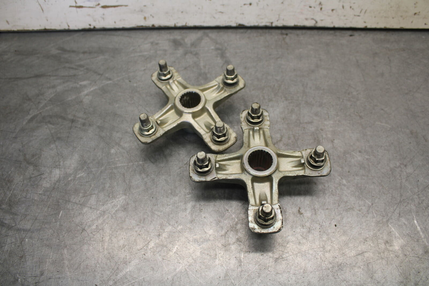 09-24 YAMAHA RAPTOR 700R REAR BACK WHEEL RIGHT LEFT HUBS HUB SET BB654