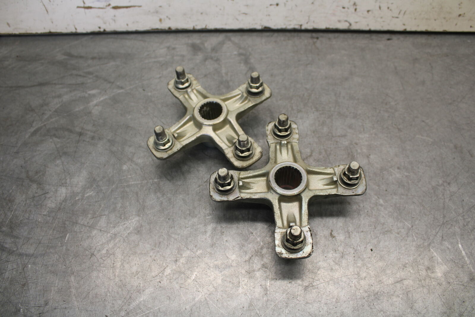 09-24 YAMAHA RAPTOR 700R REAR BACK WHEEL RIGHT LEFT HUBS HUB SET BB654