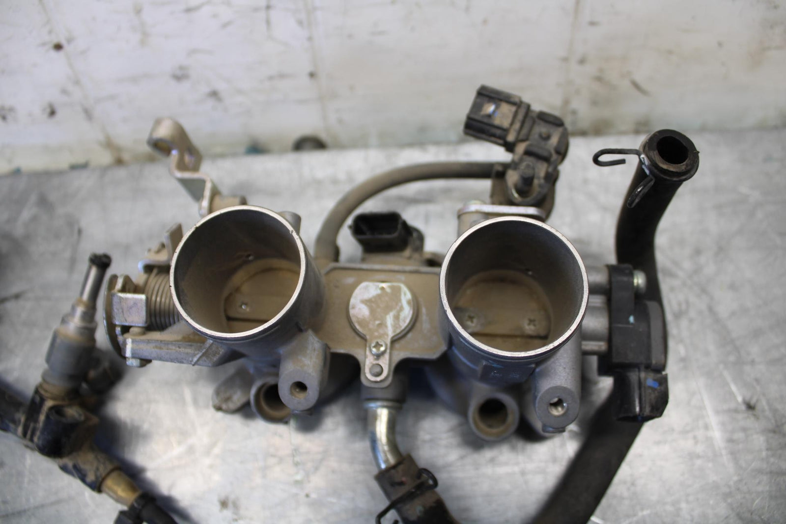 18 KAWASAKI Z 400 MAIN FUEL INJECTORS / THROTTLE BODIES BB469