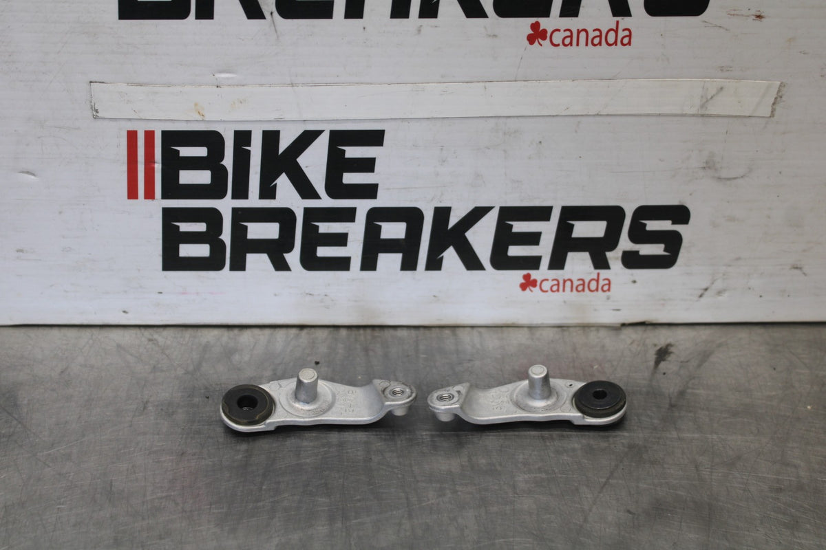 08-16 YAMAHA YZF R6 FRONT GAS TANK BRACKET MOUNT BB929