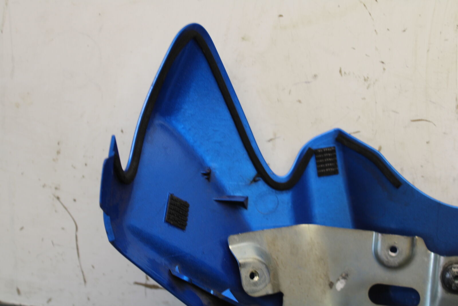 08-09 SUZUKI GSXR600 FRONT GAS TANK FUEL CELL FAIRING COWL COVER TRIM BB204