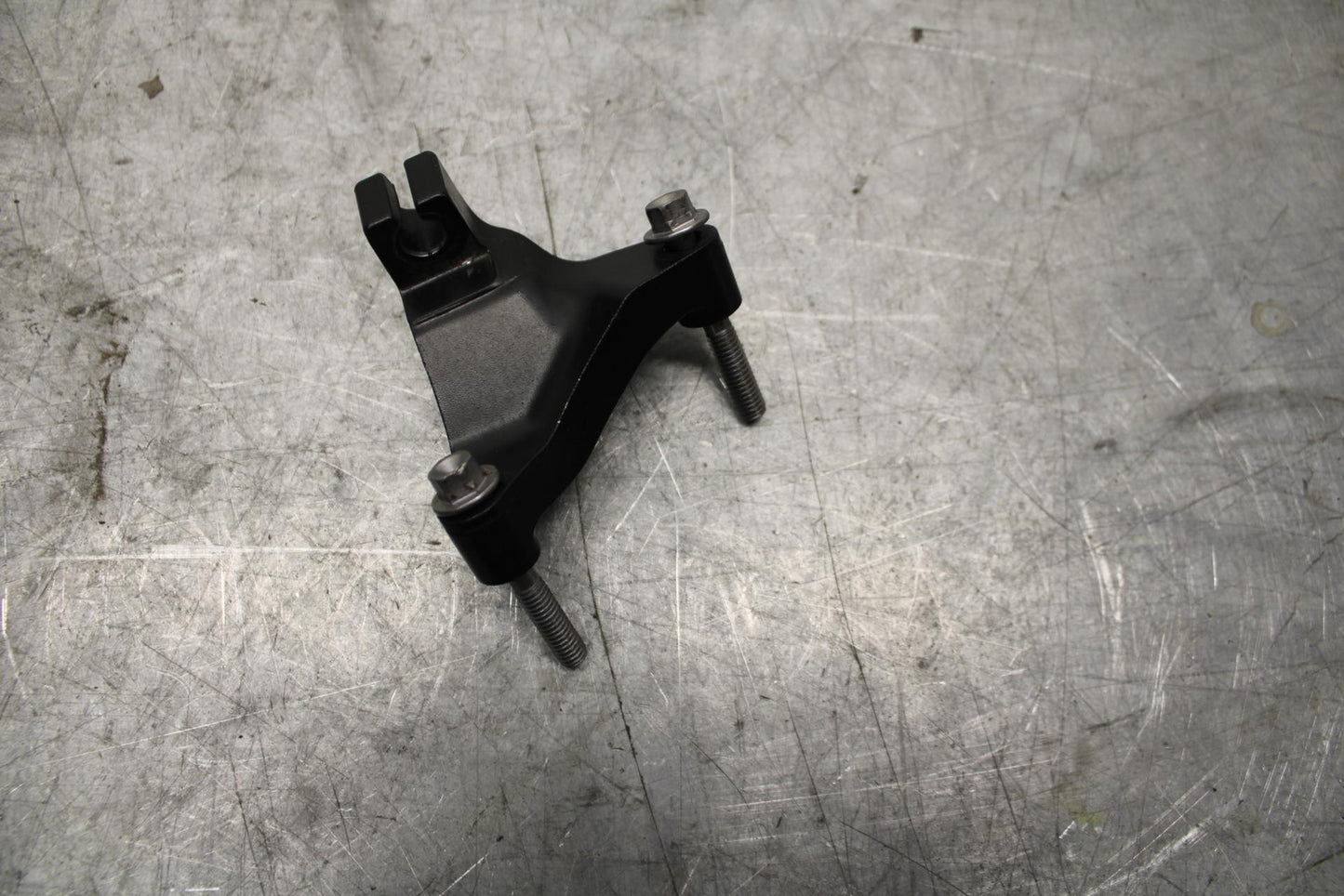 2009 Kawasaki Ninja ZX6R ZX600R CLUTCH CABLE HOLDER MOUNT STAY BRACKET BB44