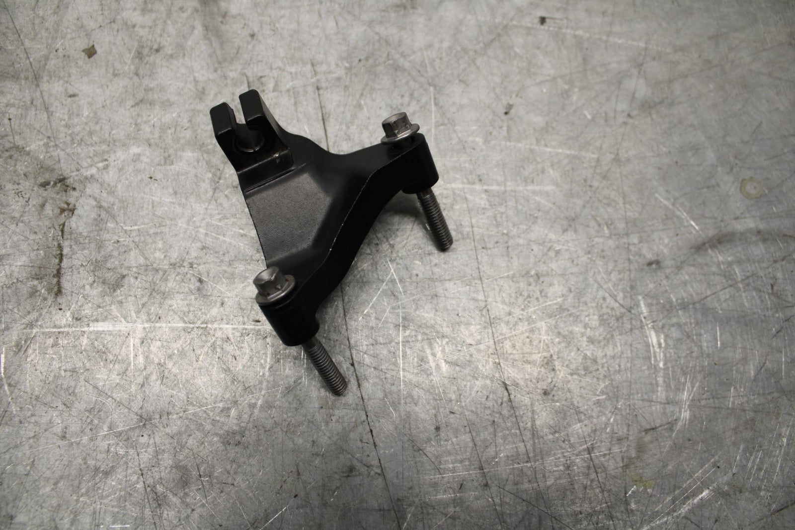 2009 Kawasaki Ninja ZX6R ZX600R CLUTCH CABLE HOLDER MOUNT STAY BRACKET BB44