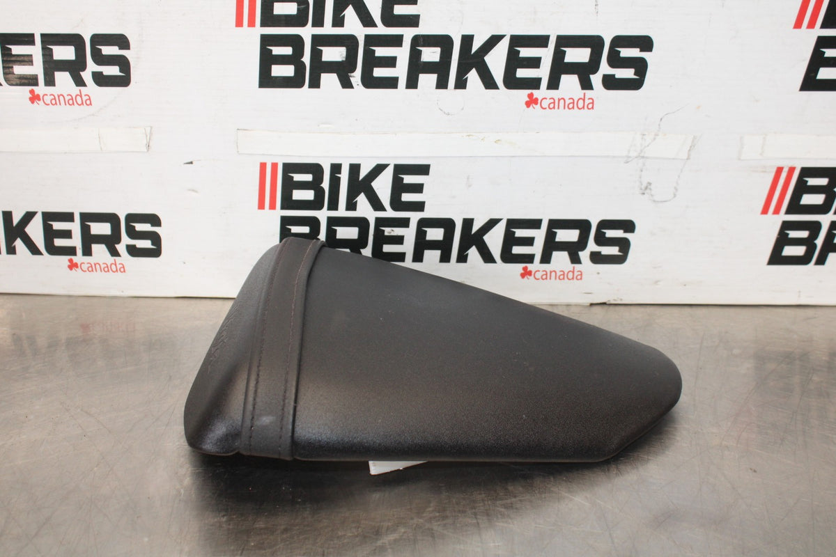 13-18 KAWASAKI NINJA ZX6R REAR BACK PASSENGER TANDEM SEAT PAD SADDLE BB908