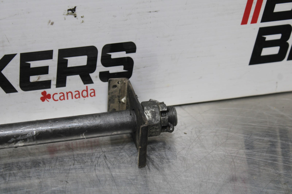 06 KAWASAKI Z750 REAR AXLE BACK WHEEL RIM PIVOT BOLT AXEL BB837