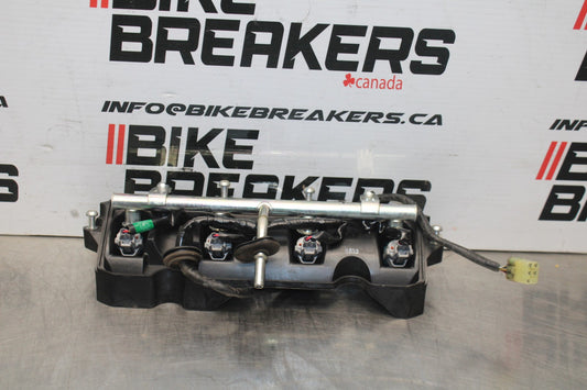 08-16 YAMAHA YZF R6 SECONDARY FUEL INJECTORS TOP AIRBOX GAS RAIL BB798