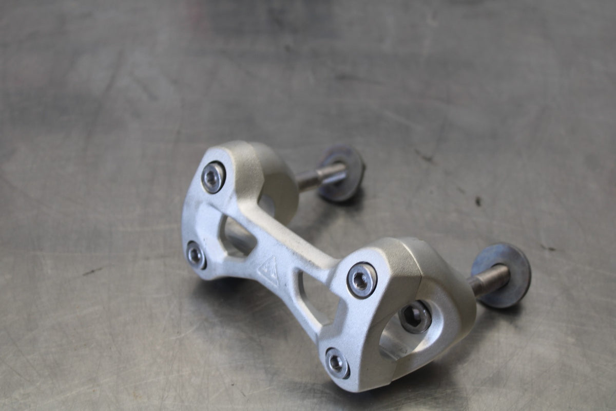 20 TRIUMPH STREET TRIPLE 765 HANDLEBAR RISERS BB864