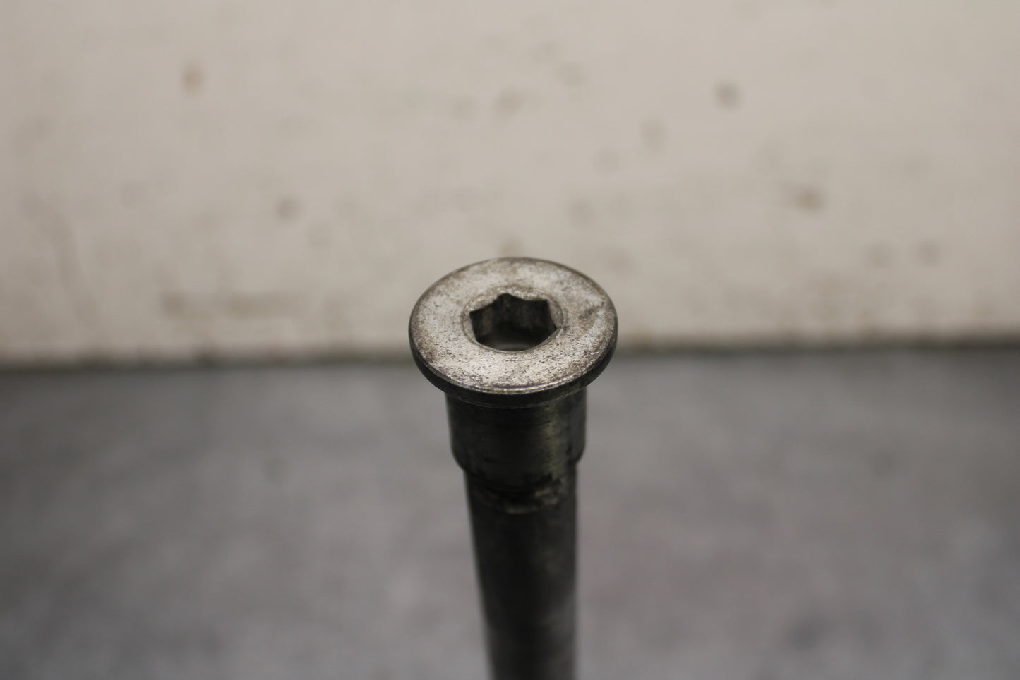 12-13 KAWASAKI Z1000 REAR AXLE BACK WHEEL RIM PIVOT BOLT AXEL BB743