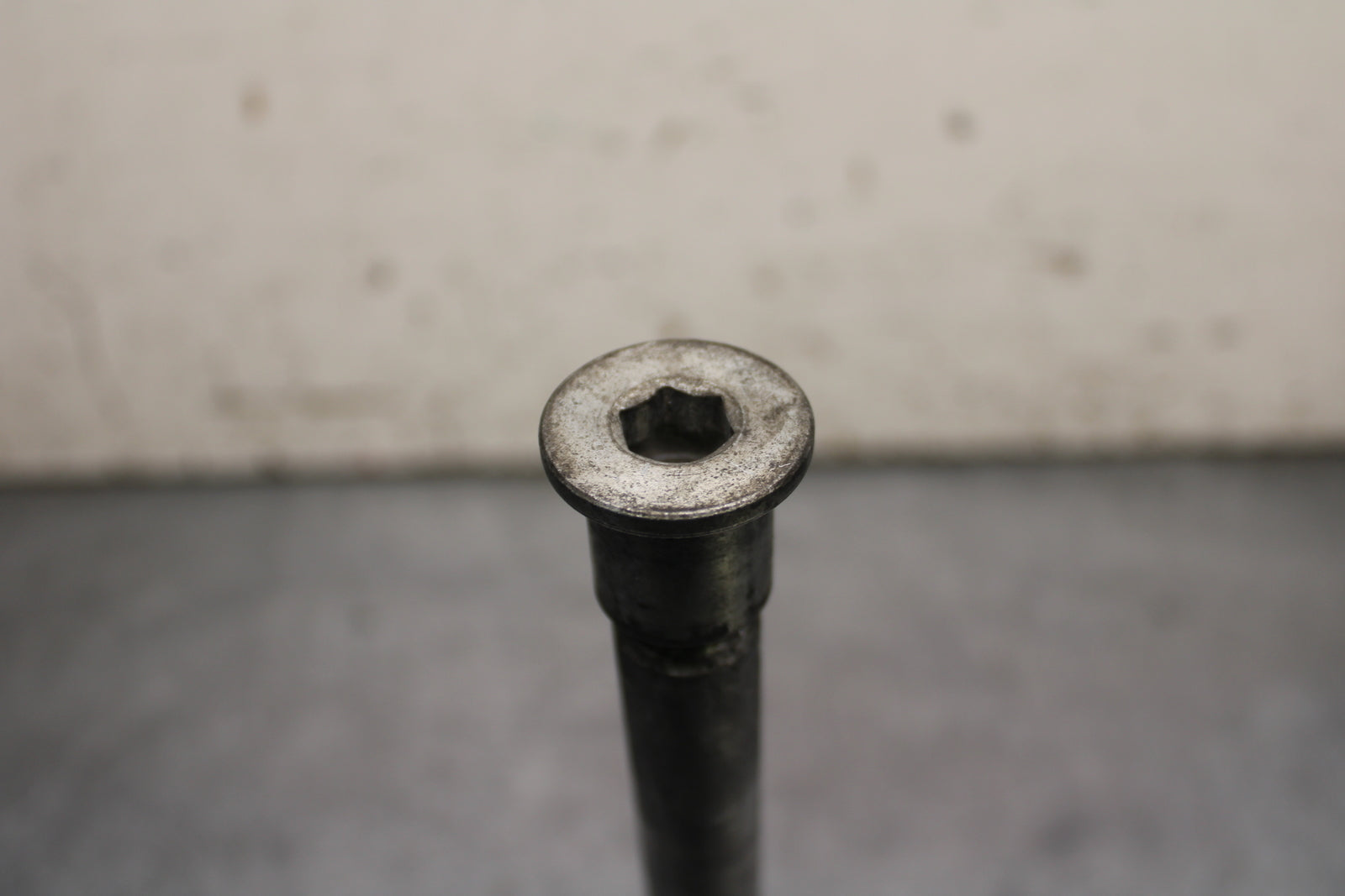 12-13 KAWASAKI Z1000 REAR AXLE BACK WHEEL RIM PIVOT BOLT AXEL BB743