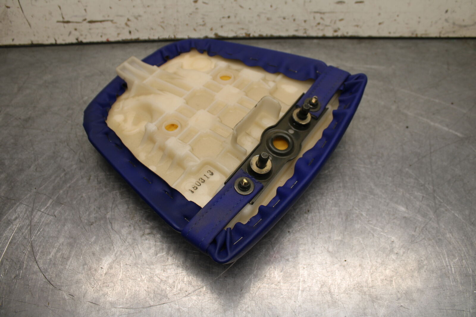 05-06 SUZUKI GSXR1000 REAR BACK PASSENGER TANDEM SEAT PAD SADDLE PILLION BB172