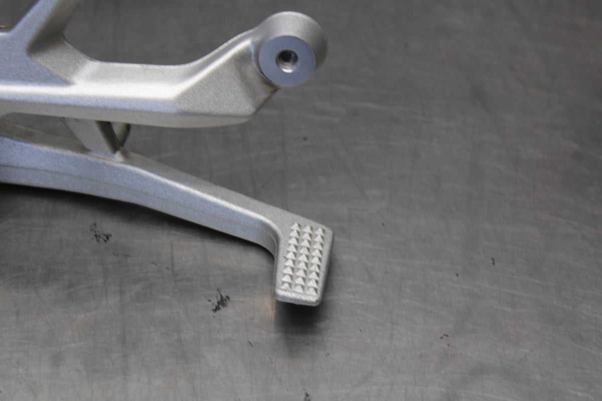 17-20 BMW S1000R RIGHT REARSET REAR SET DRIVER FOOT PEG REST STOP BB909