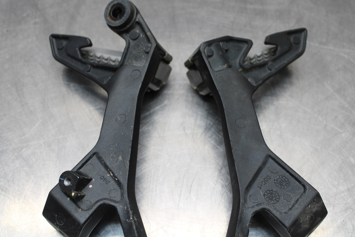 18-23 KAWASAKI NINJA 400 EX400 ABS REAR BACK PASSENGER PEG SET PAIR BB177
