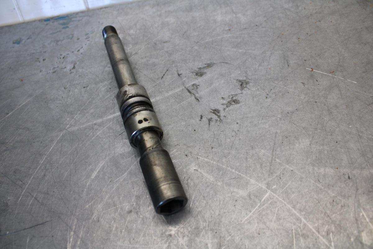 2006 Triumph Daytona 675 Triple FRONT WHEEL RIM AXLE PIVOT BOLT BB434