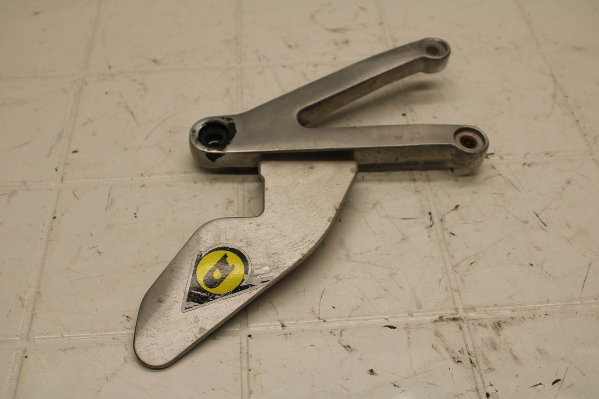 98-99 YAMAHA YZF R1 LEFT REARSET REAR SET DRIVER FOOT PEG BRACKET MOUNT BB16