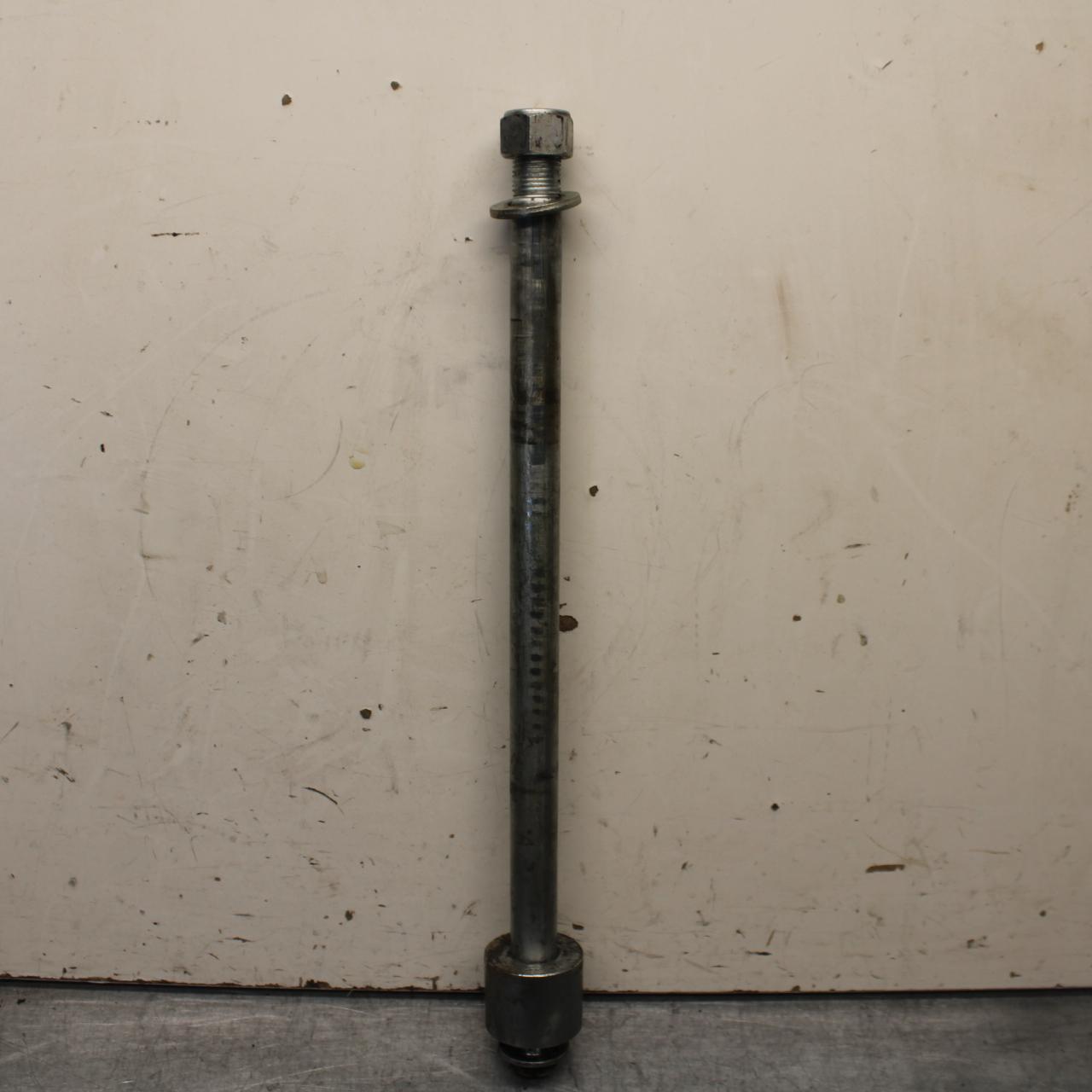 2013 Suzuki Boulevard C50T REAR AXLE BACK WHEELBOLT AXEL 64711-48G00 BB625