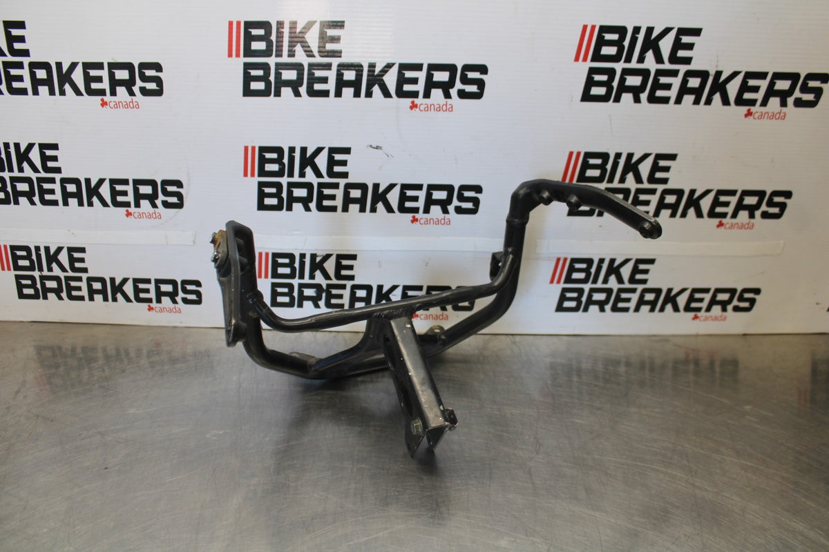 01-02 SUZUKI GSXR750 UPPER FAIRING MIRROR GAUGES STAY BRACKET BB621