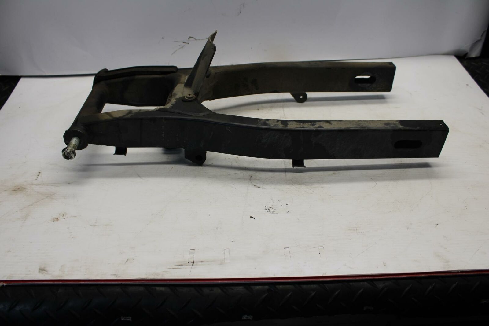 04-09 SUZUKI GS500F  SWINGARM BACK SUSPENSION SWING ARM 61000-01D10-YCH BB261