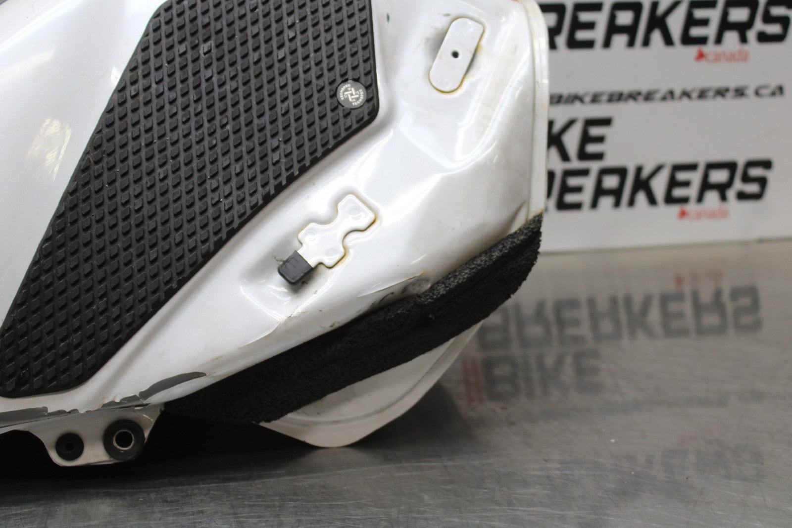 07-08 YAMAHA YZF R1 GAS TANK FUEL CELL PETROL RESERVOIR BB771