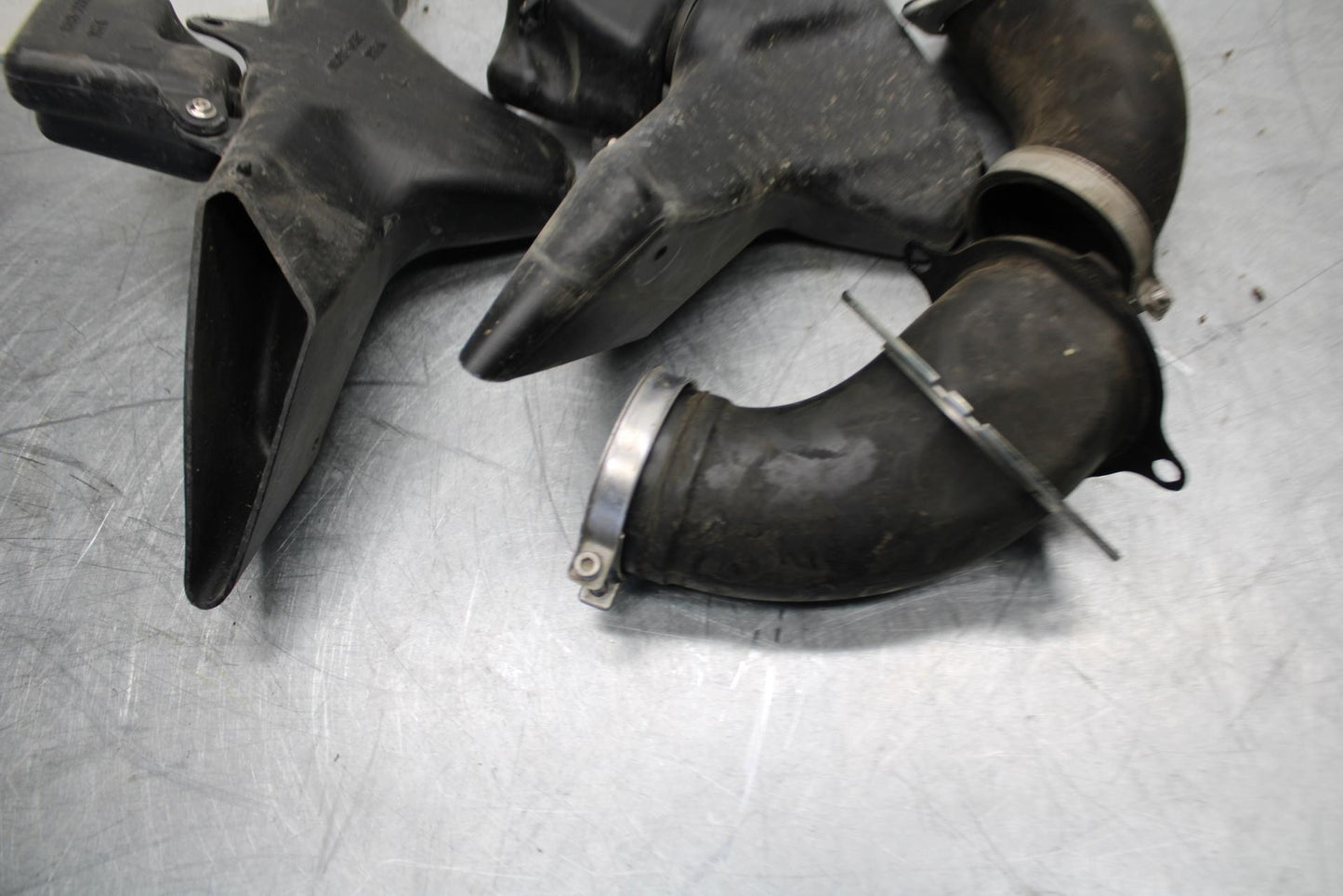 07-08 KAWASAKI CONCOURS 1400 ABS RIGHT LEFT AIR INTAKE DUCTS BB449