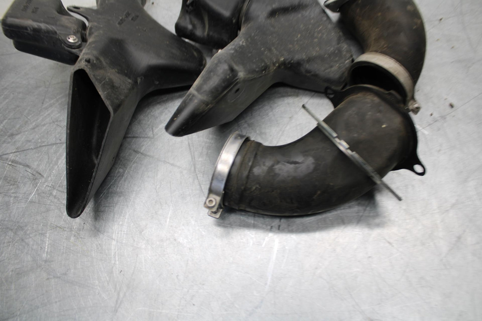 07-08 KAWASAKI CONCOURS 1400 ABS RIGHT LEFT AIR INTAKE DUCTS BB449