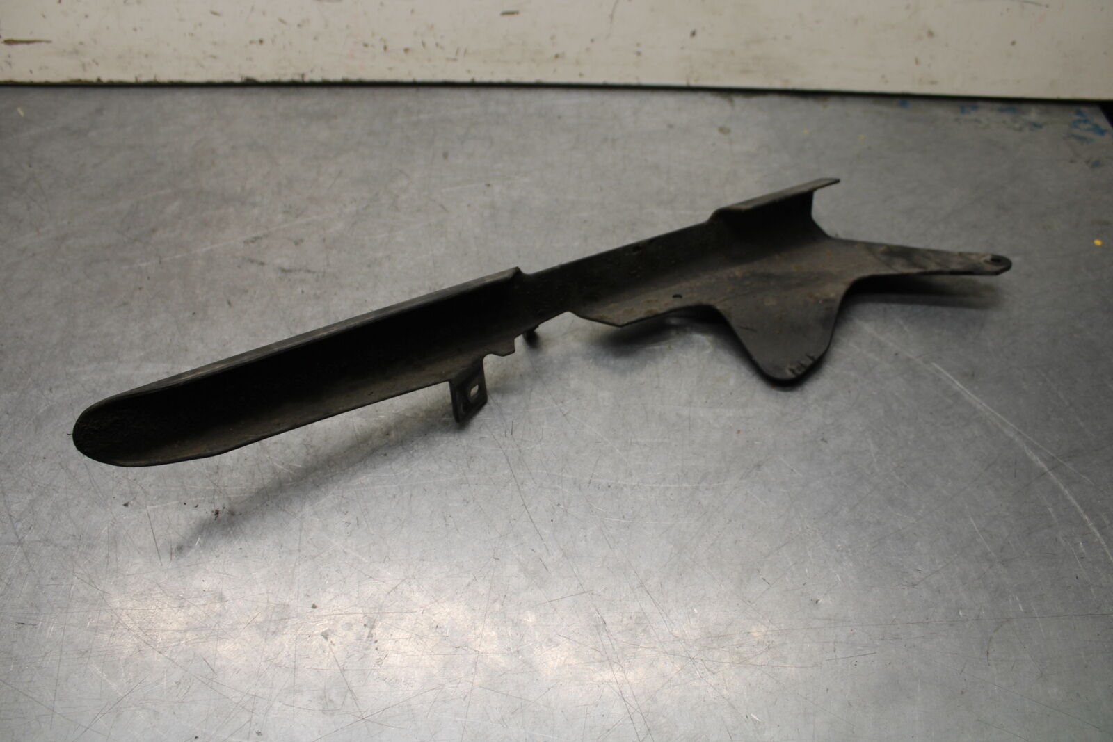 16 KAWASAKI NINJA ZX10R REAR BACK DRIVE CHAIN GUARD SHIELD 36014-0062  BB650