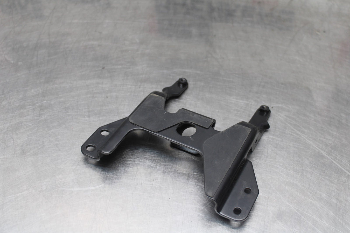 23-24 YAMAHA MT-07 FRONT SEAT MOUNTING BRACKET MOUNT BB927