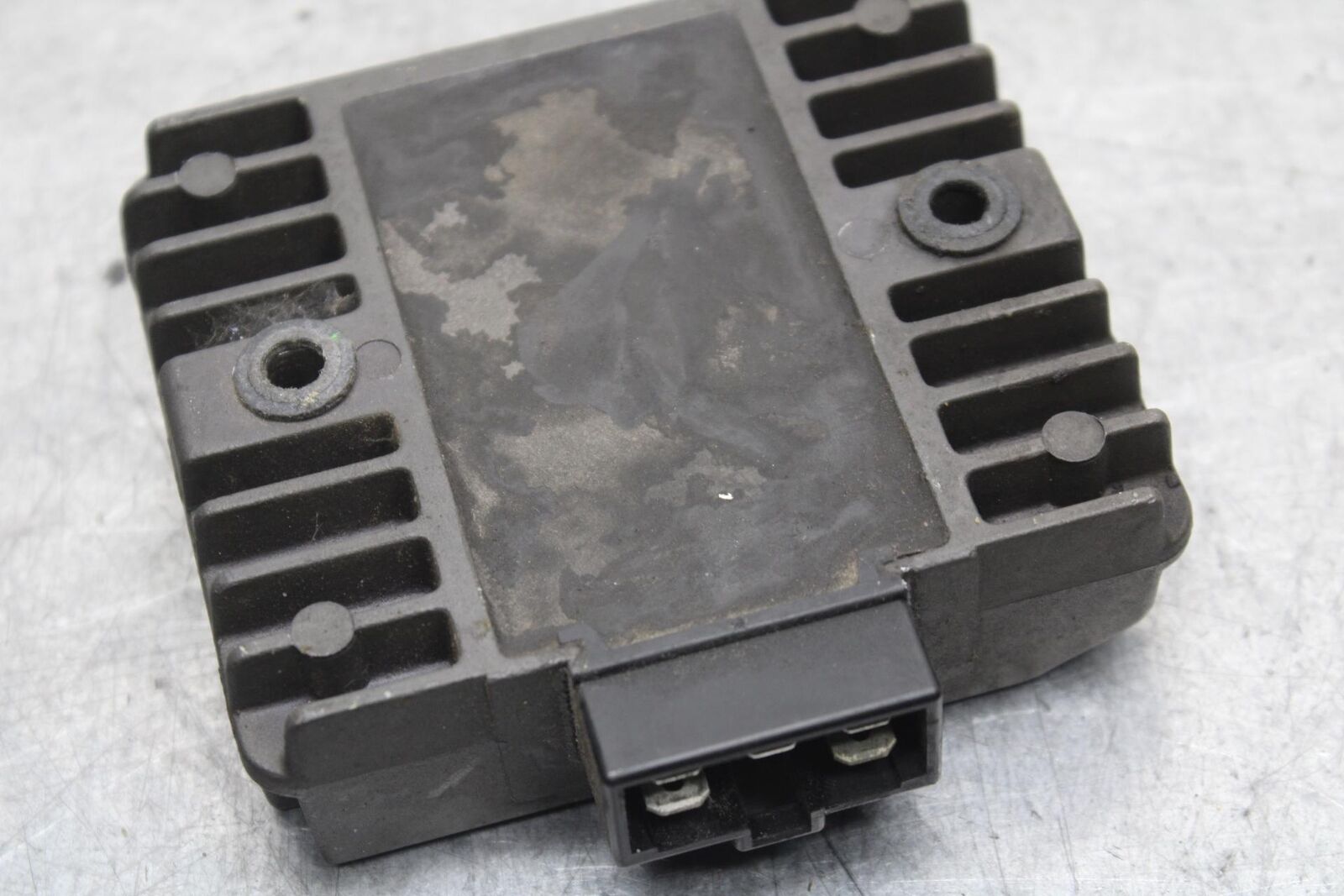 05 YAMAHA YZF R6S RECTIFIER VOLTAGE REGULATOR BB95