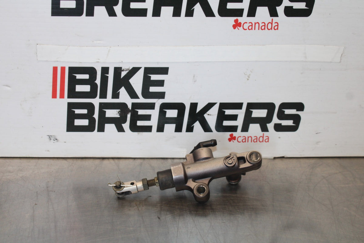 05 YAMAHA YZF R6 REAR BACK BRAKE MASTER CYLINDER W RESERVOIR BB894