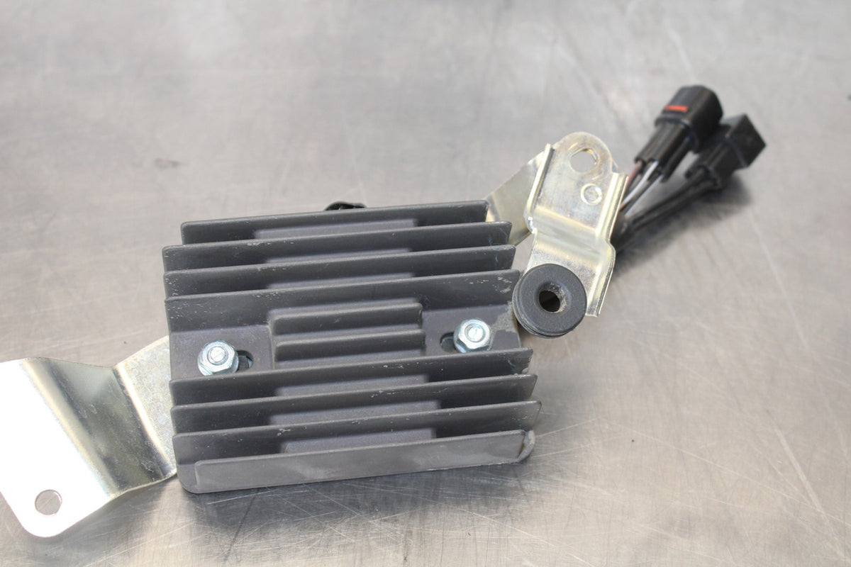 15-26 SUZUKI GSXR600 RECTIFIER VOLTAGE REGULATOR BB888