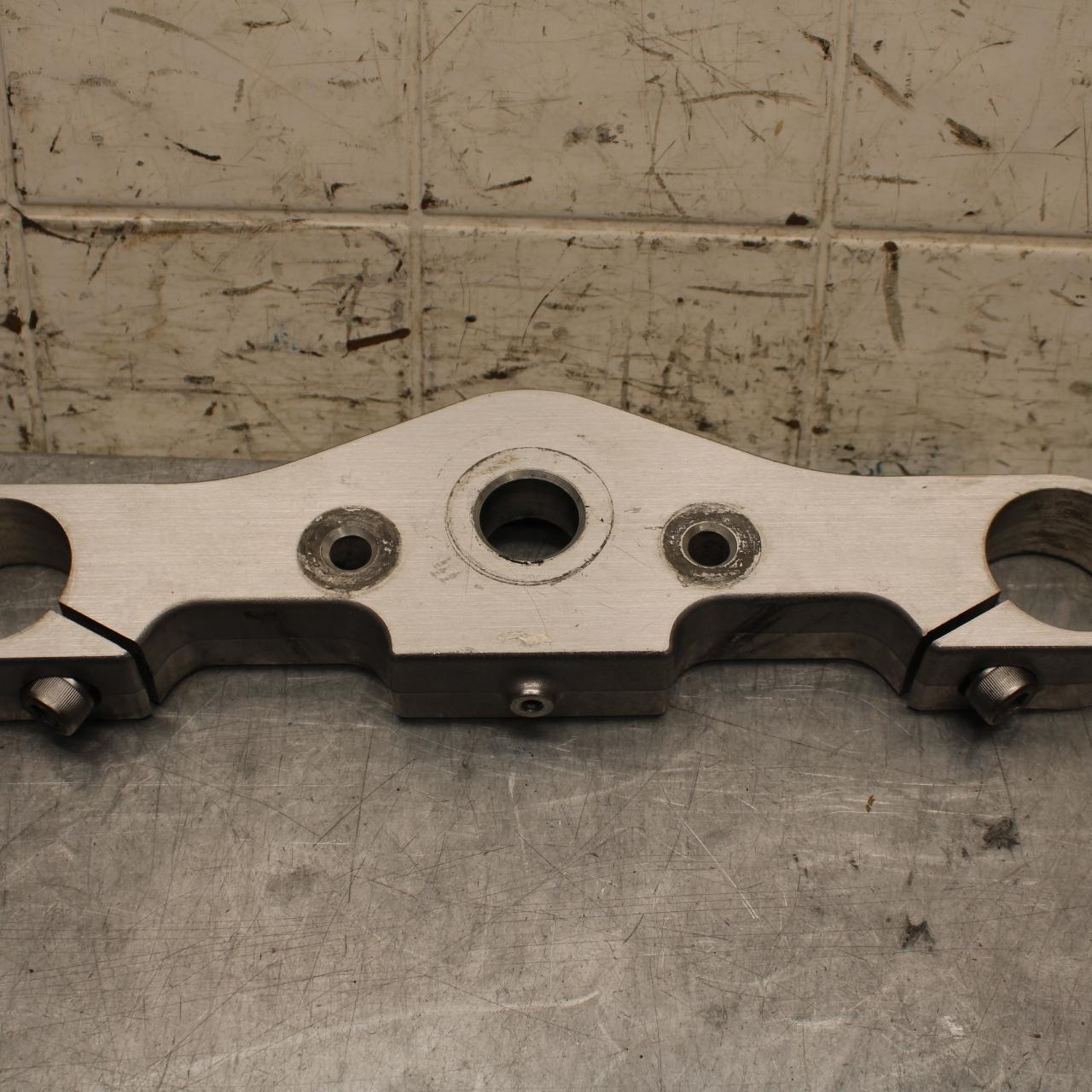 2005 Kawasaki Vulcan 1600 VN1600D Nomad FORKS UPPER TRIPLE TREE CLAMP BB556