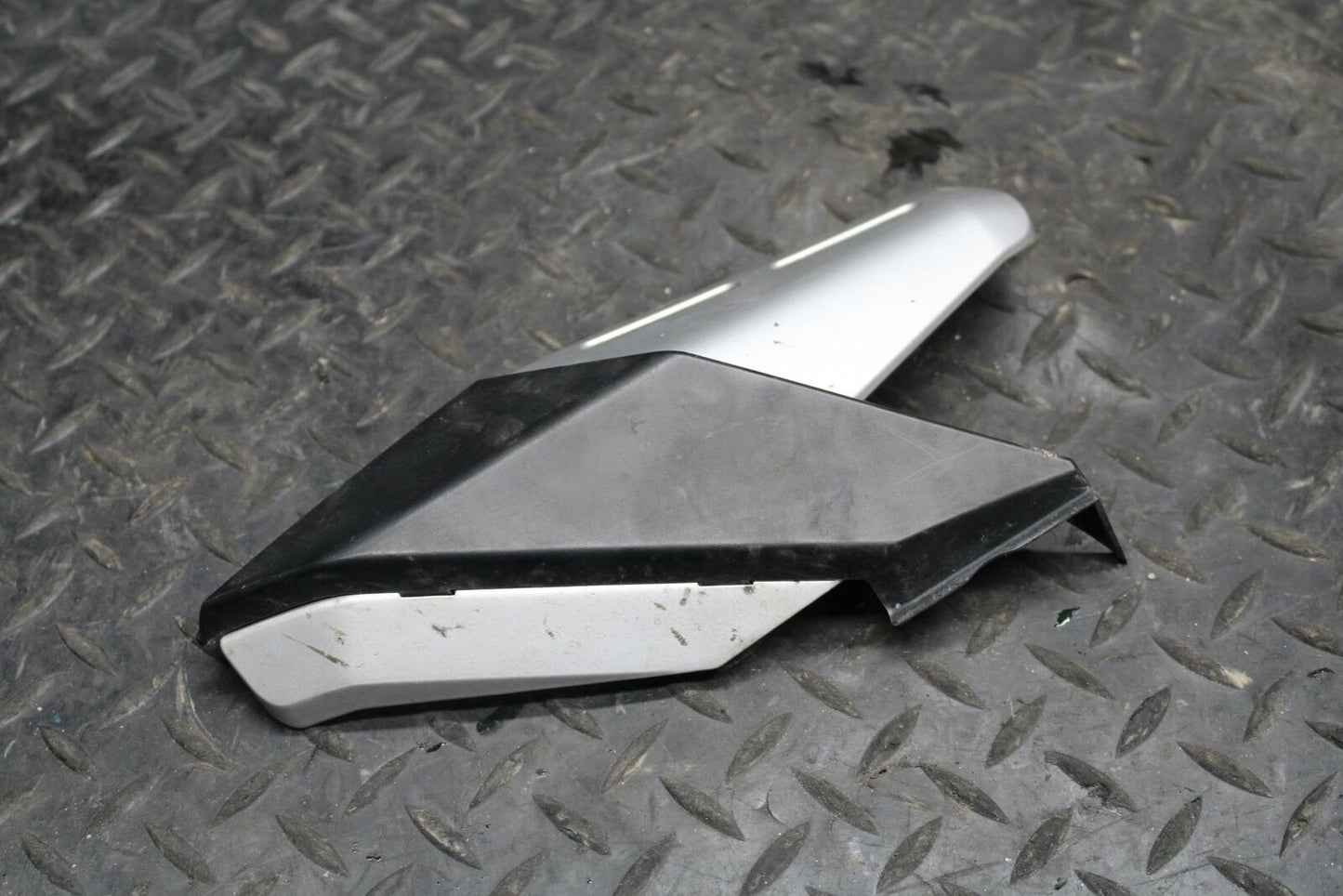 03-04 HONDA CBR600RR REAR BACK FENDER MUD GUARD TRIM LEFT BB200