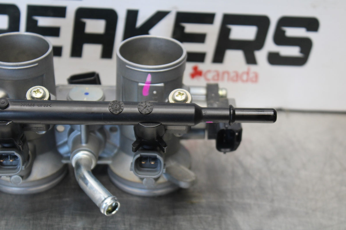 18-23 KAWASAKI NINJA 400 EX400 ABS MAIN FUEL INJECTORS / THROTTLE BODIES BB192