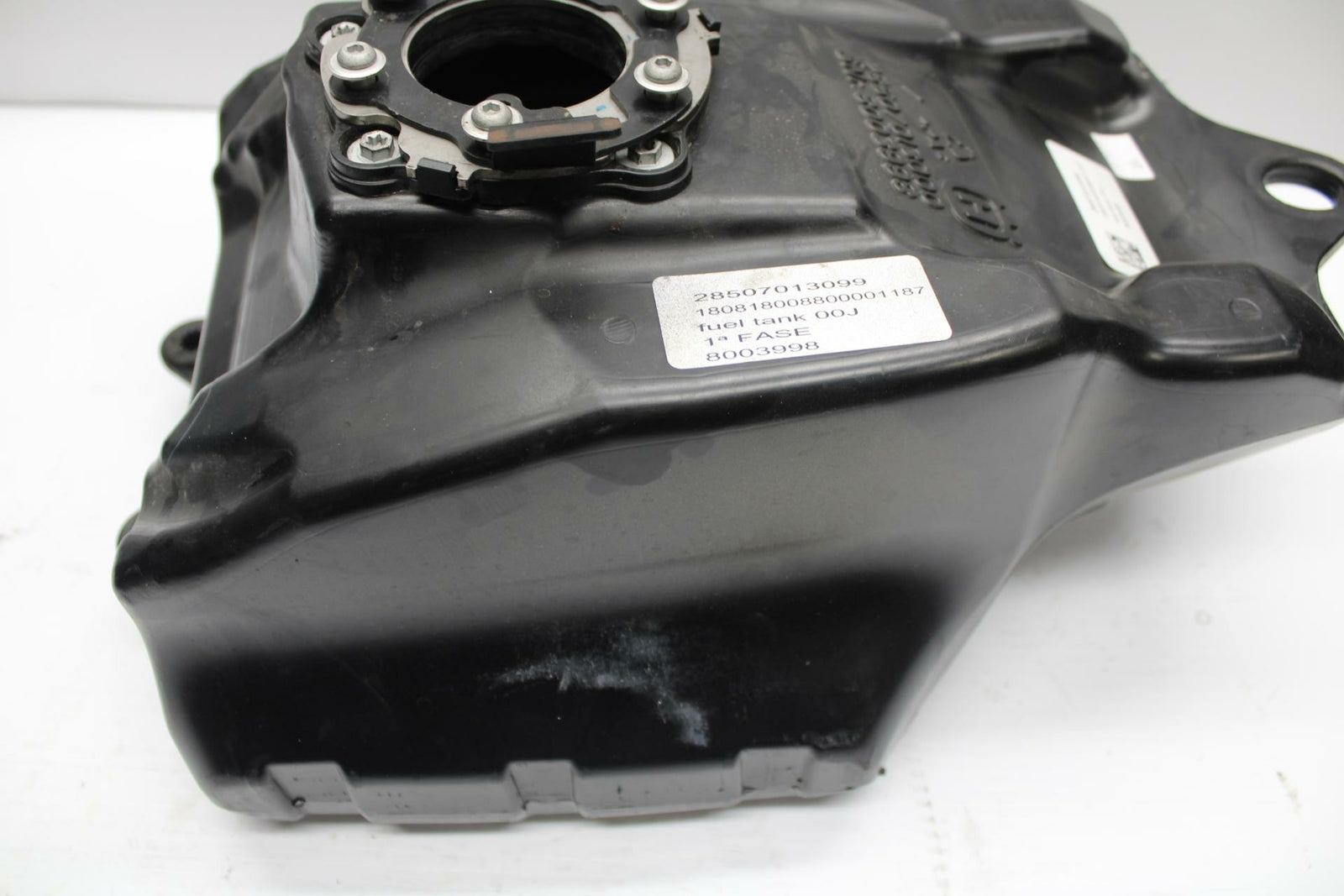 18-20 HUSQVARNA VITPILEN 401 GAS TANK FUEL CELL PETROL RESERVOIR BB248