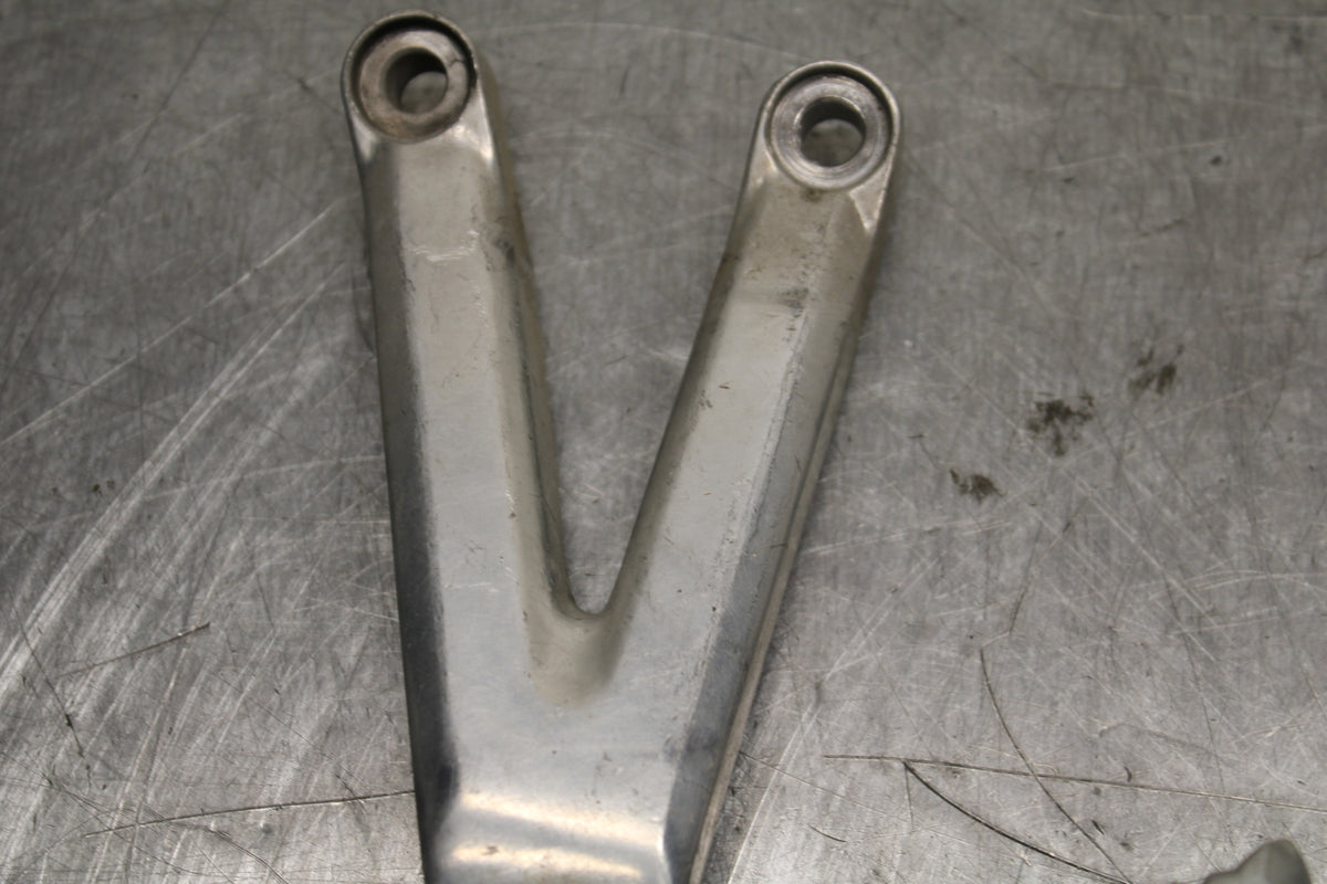 08-16 YAMAHA YZF R6 REAR BACK PASSENGER PEG SET PAIR BB131