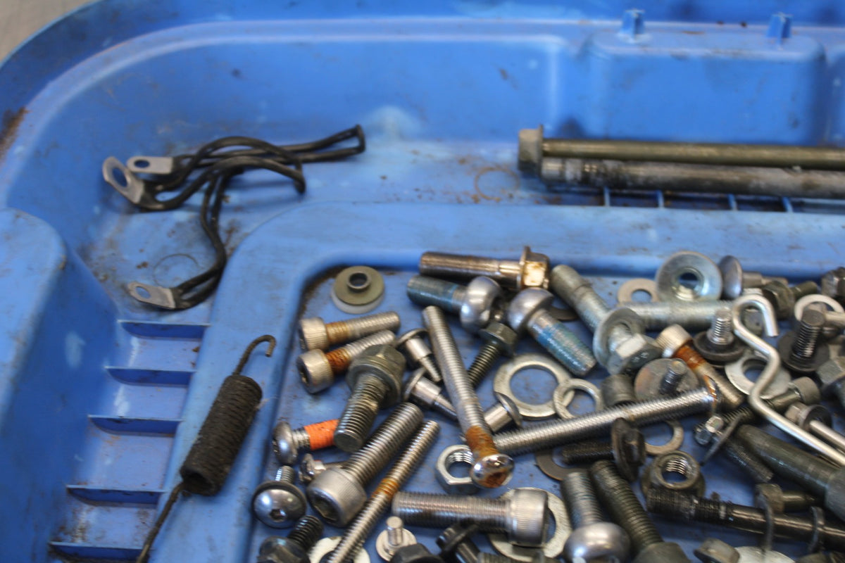 07 SUZUKI BOULEVARD M50 MOUNTING BOLTS HARDWARE SCREWS BB897