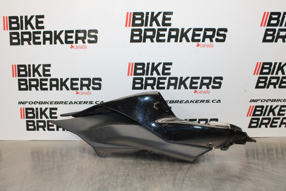 22-25 YAMAHA YZF R7 RIGHT REAR BACK TAIL FAIRING COWL SHROUD BB176
