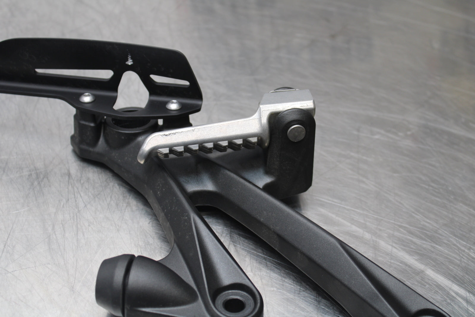 23-24 KAWASAKI NINJA ZX14R REAR BACK PASSENGER PEG SET PAIR BB153