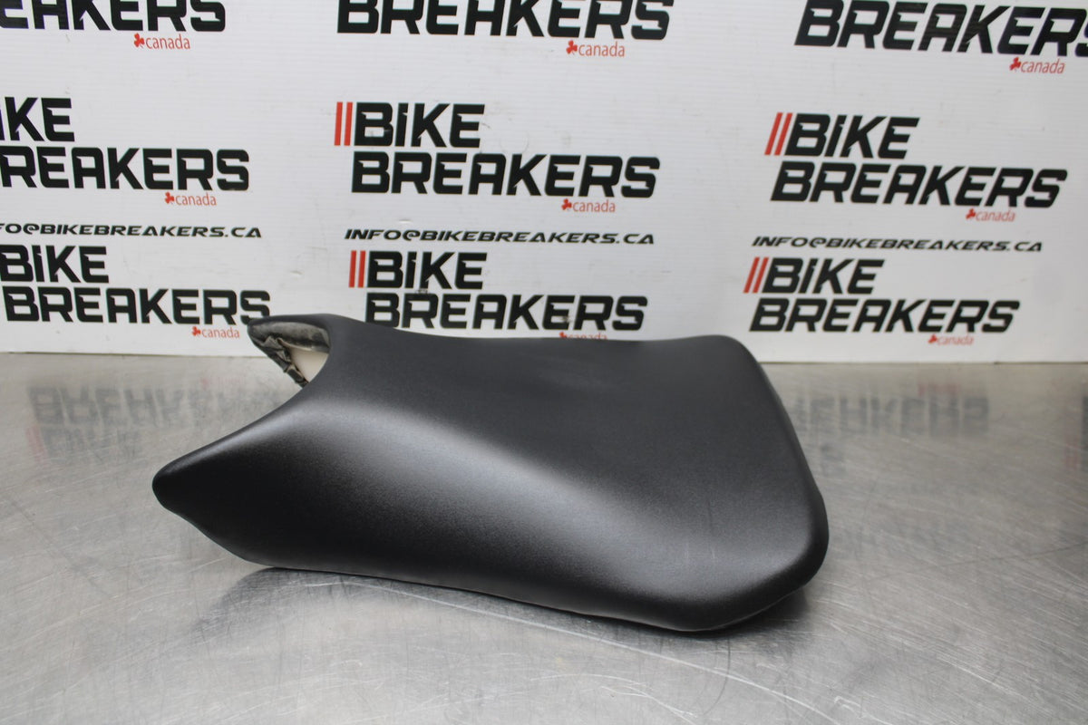 08-09 YAMAHA YZF R6S FRONT DRIVERS SEAT PAD SADDLE PILLION BB796