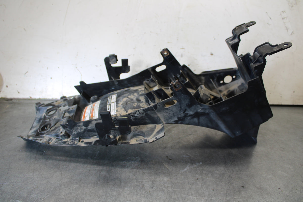 09-15 YAMAHA FZ6R REAR BACK TAIL UNDERTAIL BATTERY TRAY PLASTIC BB686