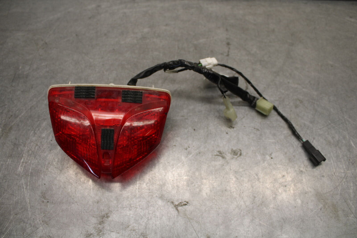 08-10 SUZUKI GSXR750 REAR TAIL TAILLIGHT BACK BRAKE LIGHT BB476
