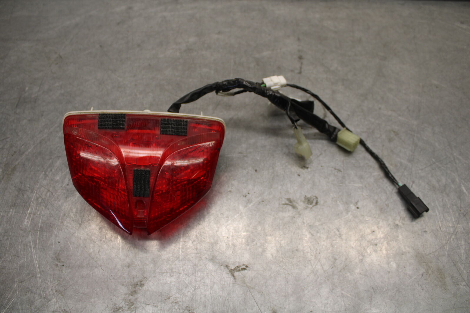 08-10 SUZUKI GSXR750 REAR TAIL TAILLIGHT BACK BRAKE LIGHT BB476