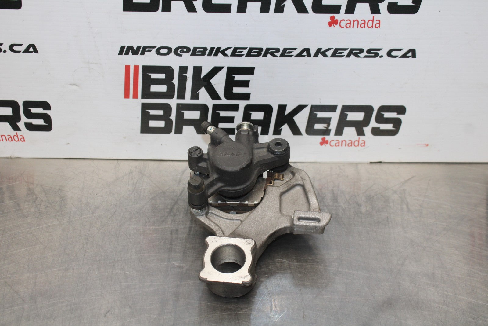 07 SUZUKI GSXR1000 REAR BACK BRAKE CALIPER W MOUNT BRACKET BB770