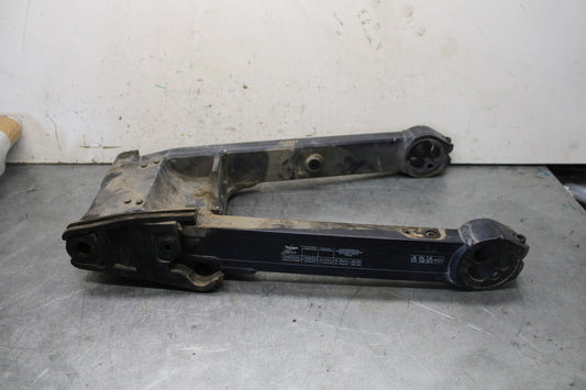 01-06 TRIUMPH TIGER 955I REAR SWINGARM BACK SUSPENSION SWING ARM BB693