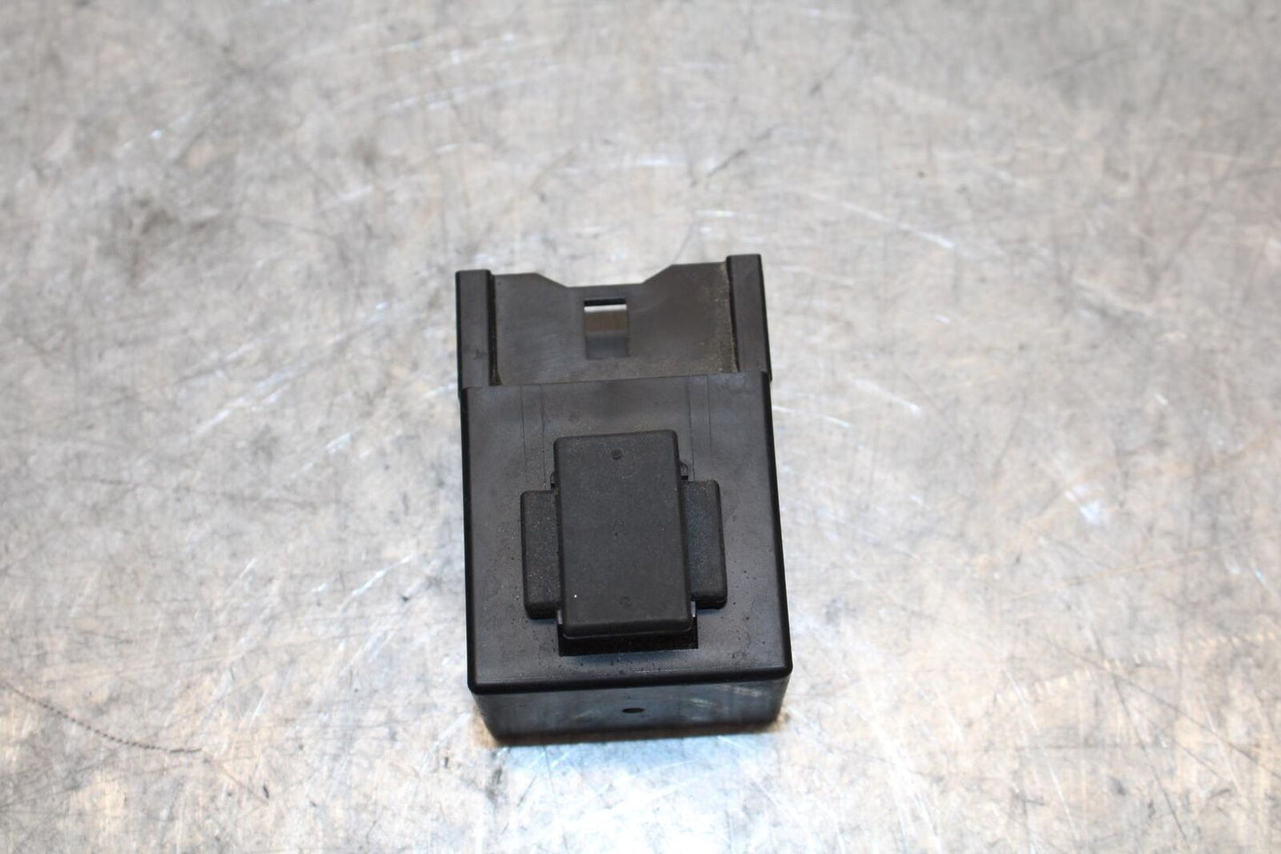 2015 Yamaha FZ09 RELAY FUEL PUMP ASSEMBLY FUSE BOX 5VK-81950-40 BB54