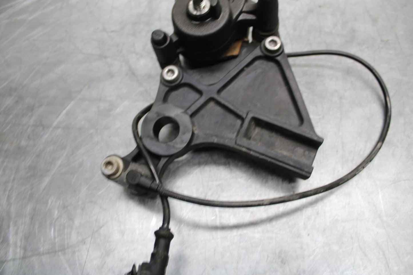 15-17 KAWASAKI EX 650 NINJA  EX 650 ABS REAR BRAKE CALIPER W MOUNT BRACKET BB494