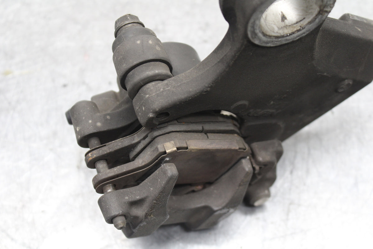 06 YAMAHA YZF R6 REAR BACK BRAKE CALIPER W MOUNT BRACKET BB716