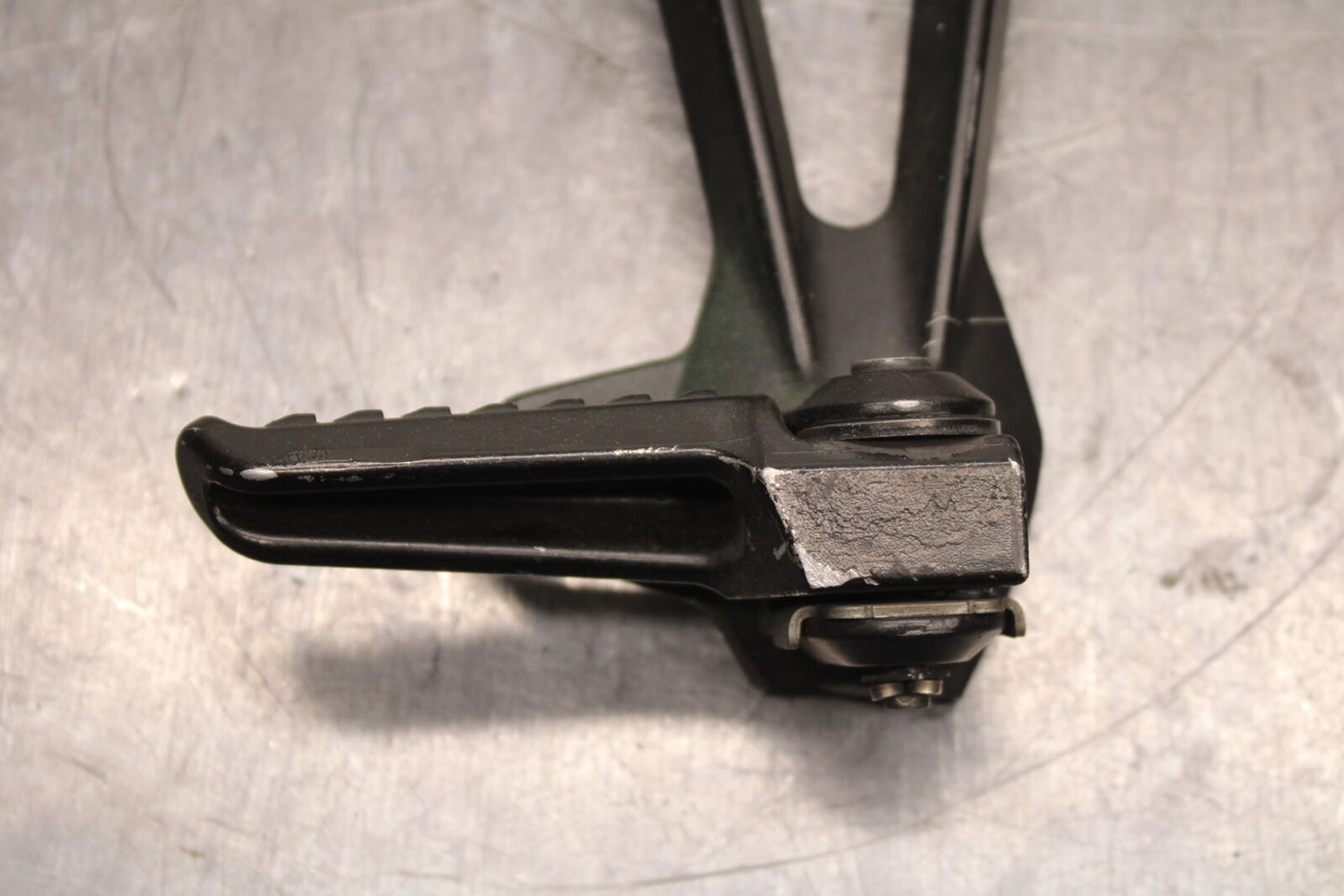 13-17 KAWASAKI NINJA ZX6R ZX636E REAR BACK PASSENGER PEG SET PAIR BB735