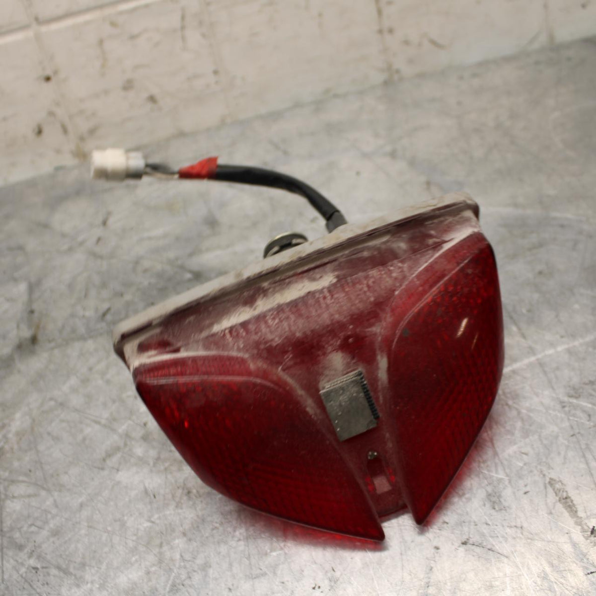 13 SUZUKI GSXR750 REAR TAIL TAILLIGHT BACK BRAKE LIGHT BB474
